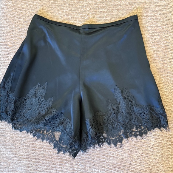 Reformation Fern Satin Short in Midnight NWOT - Picture 5 of 6